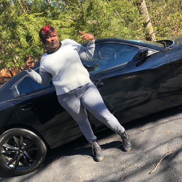 Meet your Posher, Iesha - Picture 1 of 1